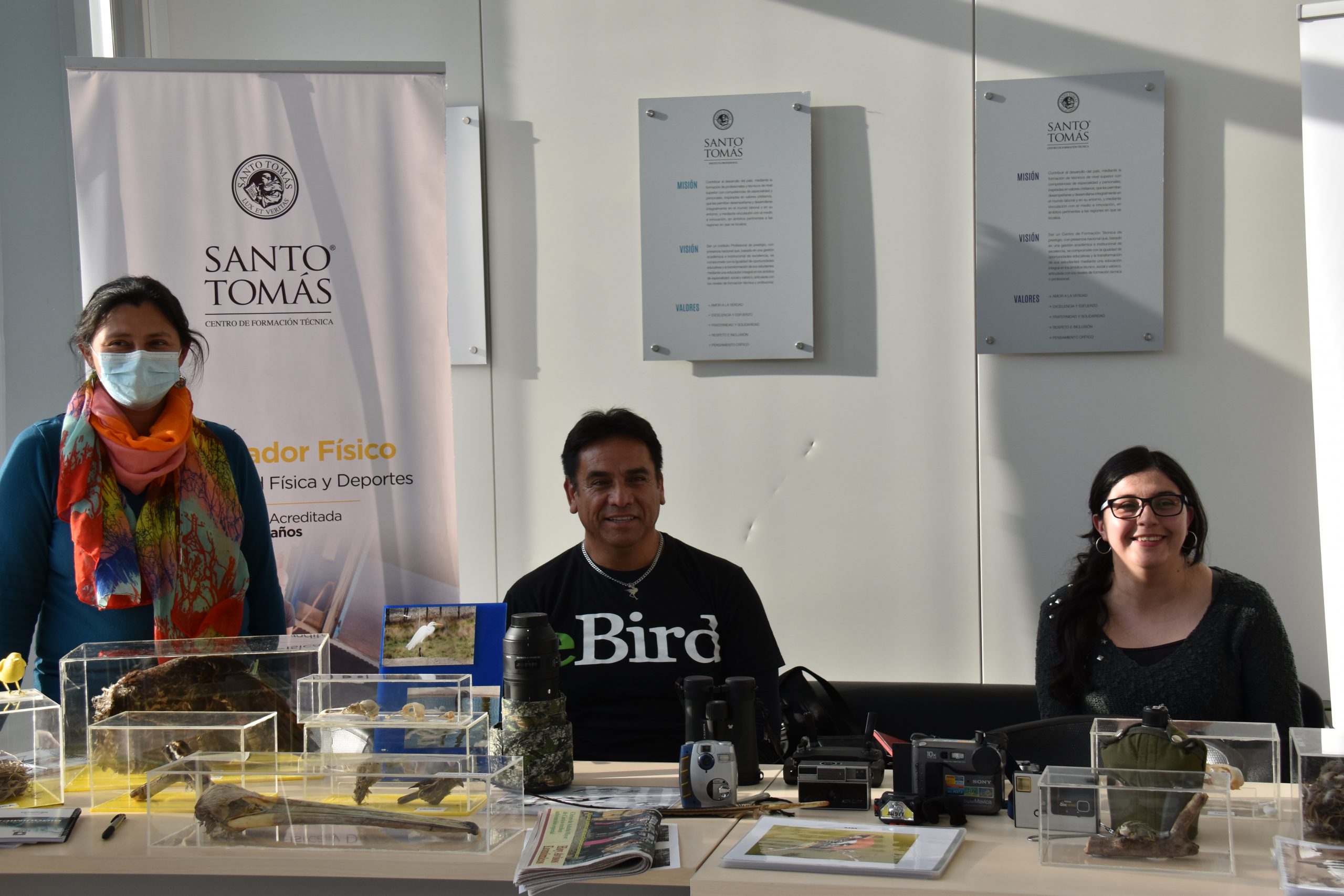 Integrantes del ICB exponen en la Universidad Santo Tomas sede Talca